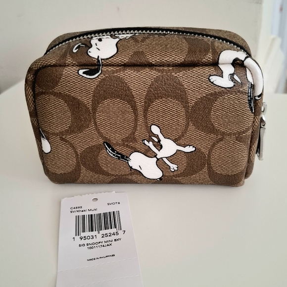 NWT🩷Coach X Peanuts Mini Boxy Cosmetic Case Snoopy Print C4595 SVOT8 - Picture 3 of 7